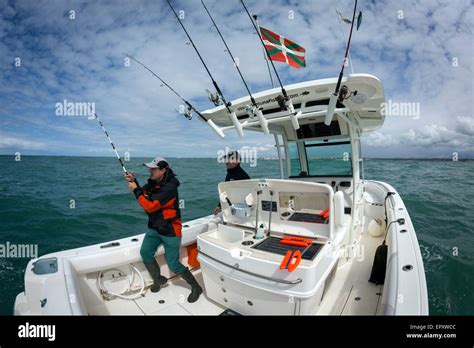 Big-game fishing in the Bay of Biscay from a Boston Whaler 320 Outrage (Pyrénées-Atlantiques ...