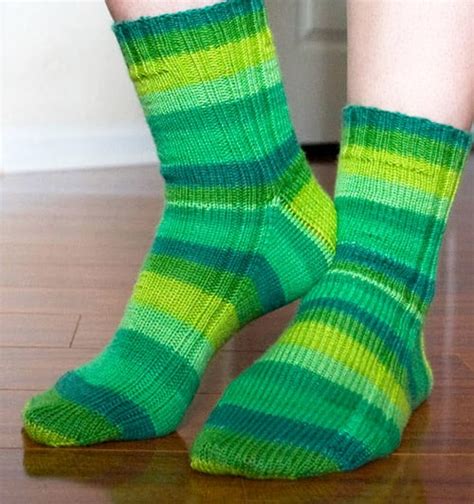 12 Sock Knitting Patterns for Beginners Using Circular Needles - Ideal Me