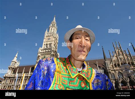 Guinness World Record Bao Xishun tallest man in the world in Germany Munich Marienplatz New Town ...