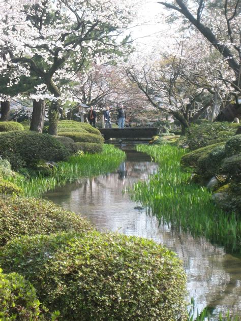 Perfect Landscaping - Kenrokuen Garden/Park - Kanazawa — TerraFirmaTourist