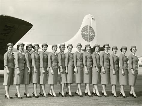 25 Vintage Photos Show Beautiful Flight Attendant Uniforms From Between ...