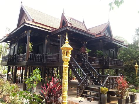 Cambodian/ khmer wooden architecture | Casa sobre pilotes, Casas, Arquitectura