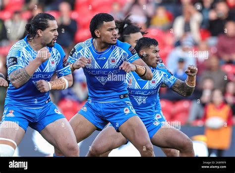 Samoa players perform the Siva Tau during the Rugby League World Cup ...