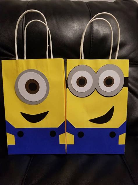 Minion Goody Bags Homemade Gift Bags, Gift Bags Diy, Custom Gift Bags ...