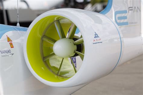 Airbus' electric E-Fan training plane (pictures) - CNET