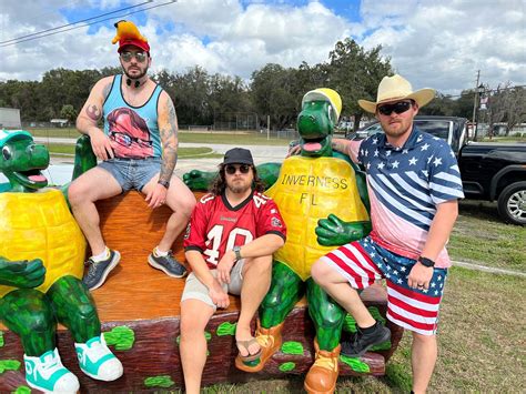 Florida Man Games sees tank-topped teams evade police and wrestle over beer | The Independent