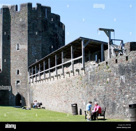 Caerphilly castle - Machicolations - Projecting gallery on brackets, on ...