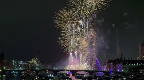 London’s New Year 2023 Full fireworks at London Eye from Lambeth Bridge - YouTube