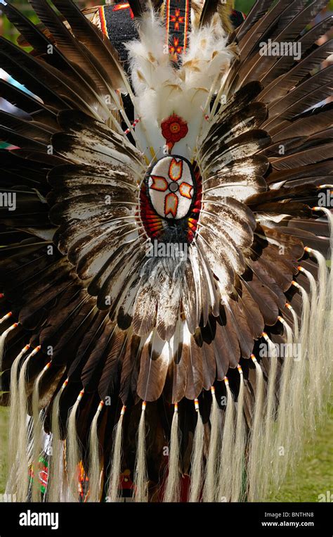 Eagle feather native american indian hi-res stock photography and images - Alamy