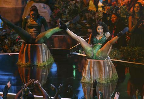 Nicki Minaj performs "Anaconda" during the 2014 MTV Video Music Awards in Inglewood - LaPatilla.com