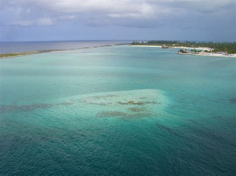 File:Castaway Cay lagoon.jpg - Wikimedia Commons