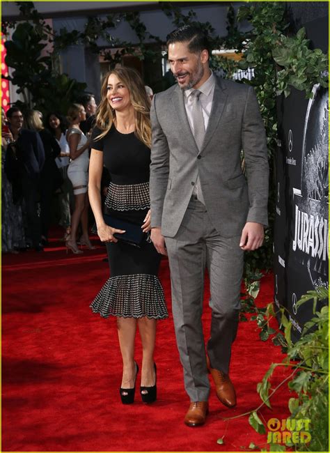 Photo: sofia vergara joe manganiello heat up the red carpet at jurassic ...