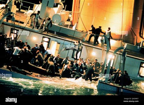 SINKING SCENE, TITANIC, 1997 Stock Photo - Alamy