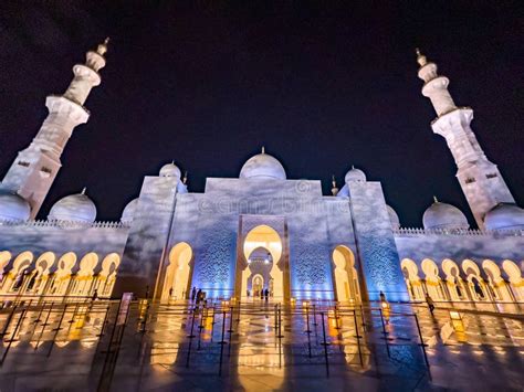 The Sheikh Zayed Grand Mosque at Night, in Abu Dhabi, United Arab Emirates Stock Photo - Image ...