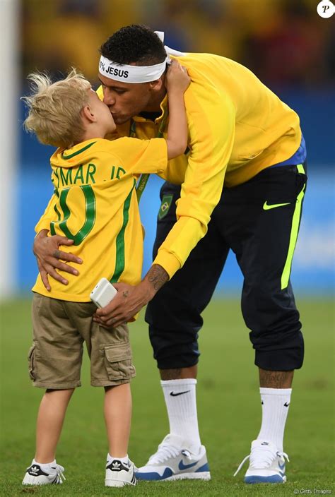 Neymar é sempre visto em momentos fofos com o filho, Davi Lucca ...