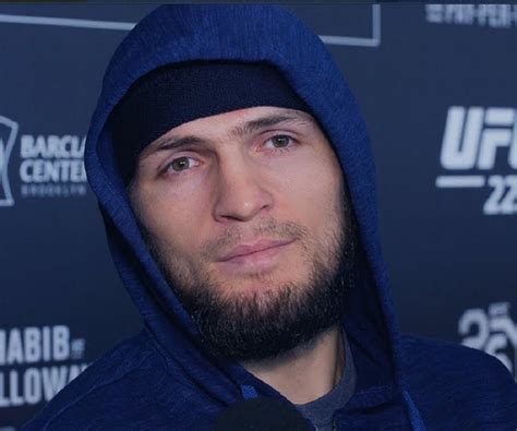 Khabib Nurmagomedov Biography - Facts, Childhood, Family Life & Achievements