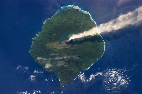 Vanuatu volcano activity sparks warning - Islands Business