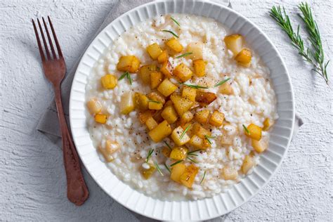 Risotto with stracchino cheese, pears and hazelnut - Italian recipes by GialloZafferano