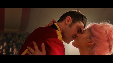 The Greatest Showman: Zac Efron & Zendaya Kiss - YouTube