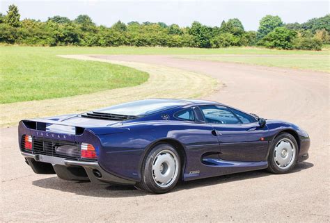 The Jaguar XJ220 Is The Perfect Supercar | Jaguar xj220, Super cars, Jaguar car