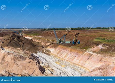 Big Dipper Dragline Excavator Stock Photography | CartoonDealer.com #62405798