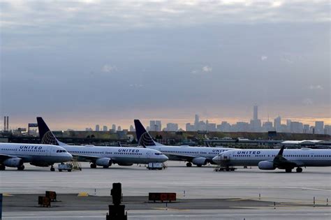 United Airlines to Shift Its Premium Transcontinental Flights to Newark Hub - WSJ