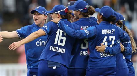 England Women Cricketers To Get Equal Pay As Men After Record-breaking ...