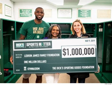 LeBron James Presents $1 Million Check to I Promise School for New Gym ...