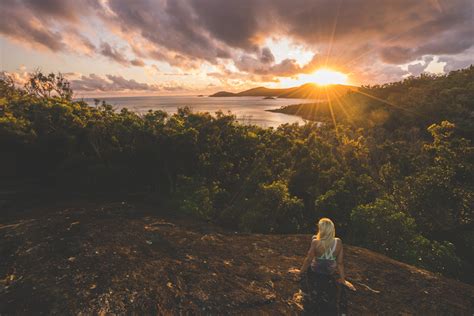 CAMPING AT WHITEHAVEN BEACH IN THE WHITSUNDAYS - Journey Era