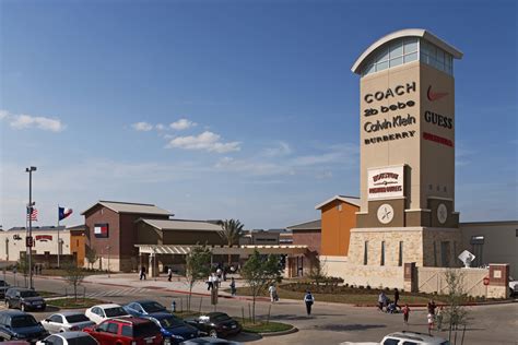 About Houston Premium Outlets® - A Shopping Center in Cypress, TX - A Simon Property