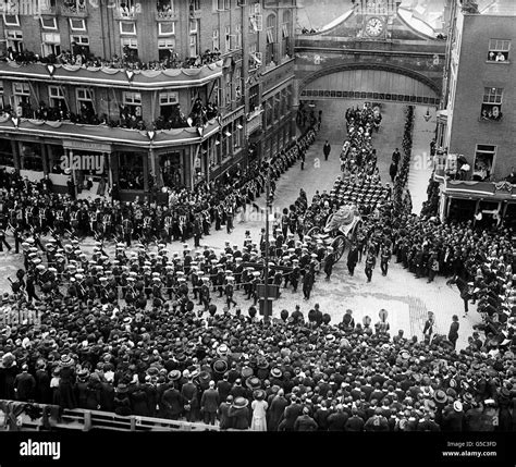 FUNERAL OF EDWARD VII: The funeral cortege of King Edward VII arrives ...