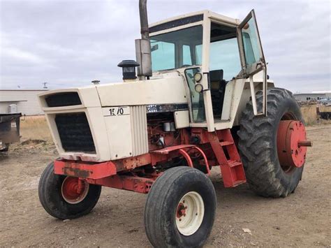 Case 1570 Tractor - Smith Sales Co. Auctioneers