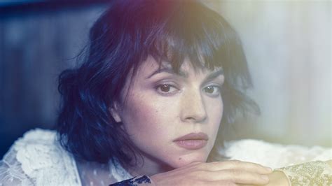 Norah Jones Releases, 'Begin Again,' A Collection Of Singles - Capitol ...