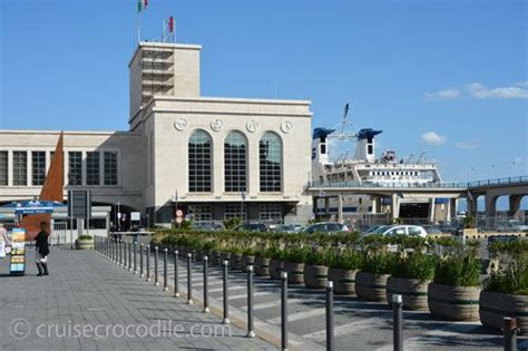 Cruise Port Guide Naples - Italy by Cruise Crocodile