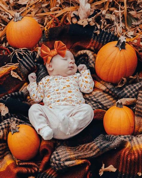 20+ Adorable Fall Baby Photoshoot Ideas For Cute Autumn Pictures