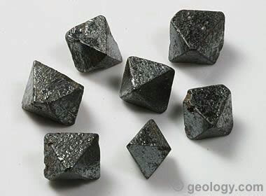 Know Your Stones: The Difference Between Hematite, Hematine and ...