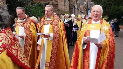 Parade after the new Bishop of Lichfield is enthroned - YouTube