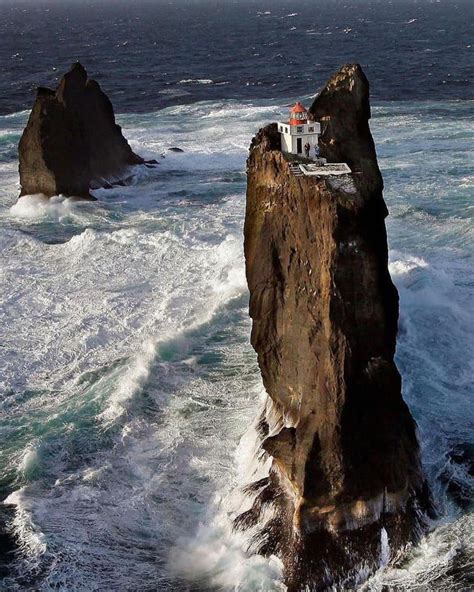 Þrídrangar Lighthouse, Vestmannaeyjar Islands, Iceland. : r/europics