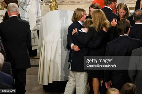 Ted Kennedy Funeral 2009 Photos and Premium High Res Pictures - Getty ...