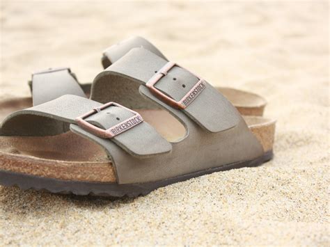 Best Sandals For Flat Feet 2020