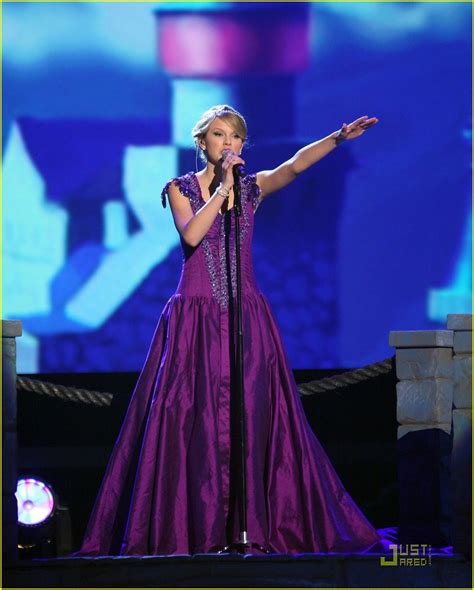 Taylor Swift - CMA Awards 2008: Photo 1543531 | Taylor Swift Pictures | Just Jared