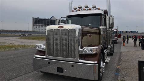 Peterbilt 589: A closer look | FleetOwner