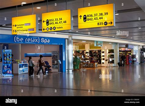 Heathrow Airport Shops, Terminal, UK Stock Photo - Alamy