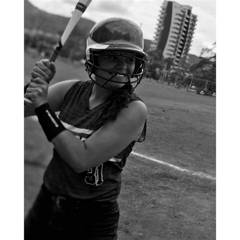 Béisbol femenino cuenta las horas para su inicio • Semanario Universidad