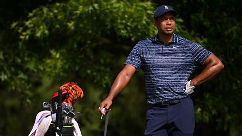 Tiger Woods Limps Through a Disappointing Round at PGA Championship ...