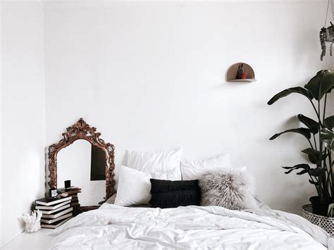 11 Best White Paint Colors for the Bedroom