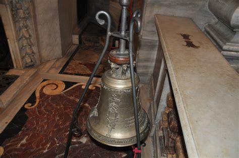 Orbis Catholicus Secundus: The Consecration Bell for Papal Masses in the Vatican Basilica