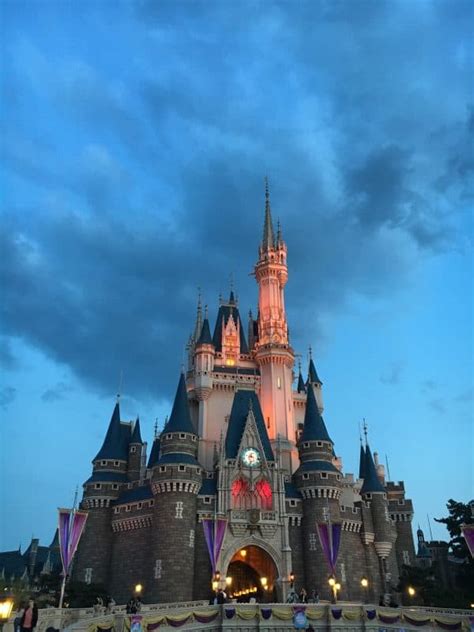 Tokyo Disneyland Rides & Attractions - A guide by How We Travel