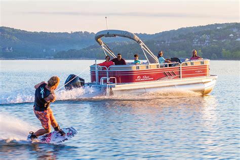 SUN TRACKER Pontoon Boats