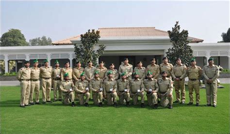 Army Chief meets gold medal winning Pak Army team